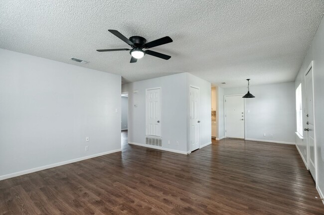 Photo - 2900 Mesquite Ln Unidad A