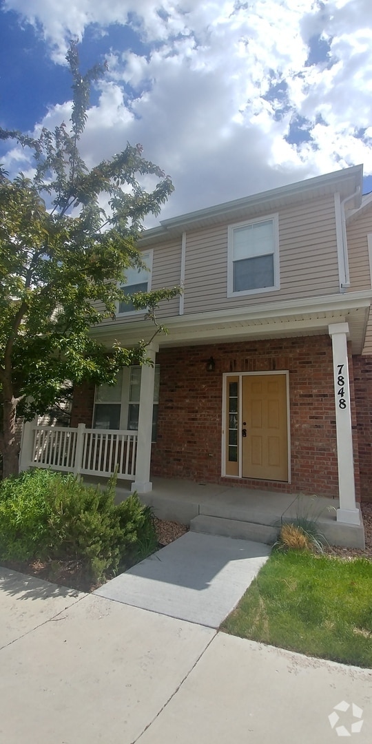 Building Photo - Cross Creek Townhome - 3 Bedroom 3 Bath to...
