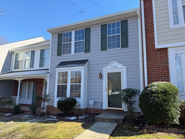 Building Photo - Great 2 bedroom fully renovated townhouse