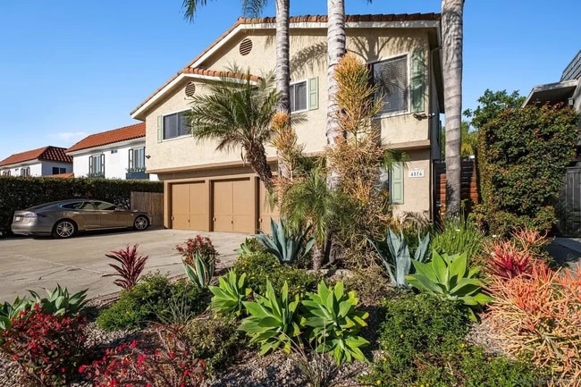 Building Photo - 4576 Hawley Blvd Unit 4