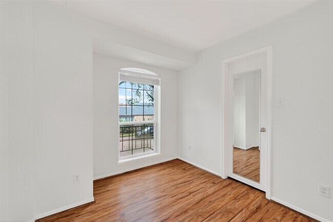 Photo - 500 N Post Oak Ln