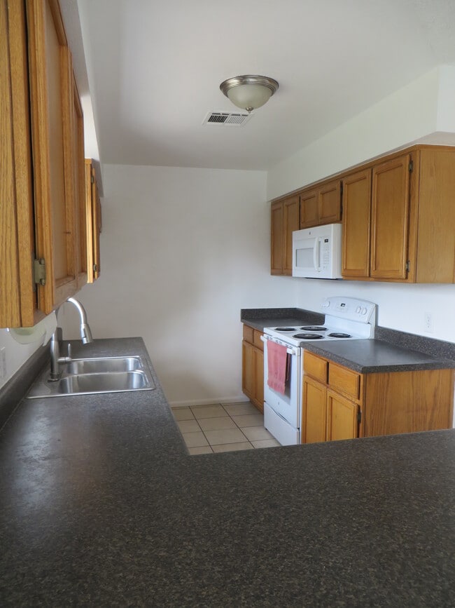 Building Photo - 2867 W 29th Ln Rental