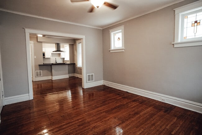 Photo - 4974 Chippewa St