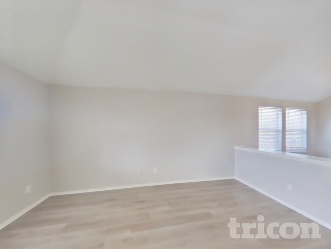 Photo - 421 Rowdy Dr