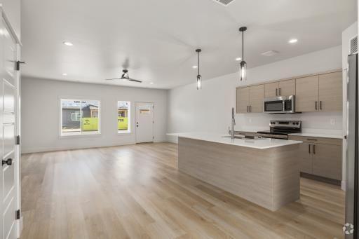 Building Photo - 3 bedroom in Billings MT 59106 Rental