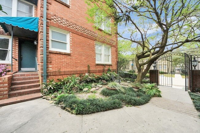Photo - 1214 Bartlett St Unit 16