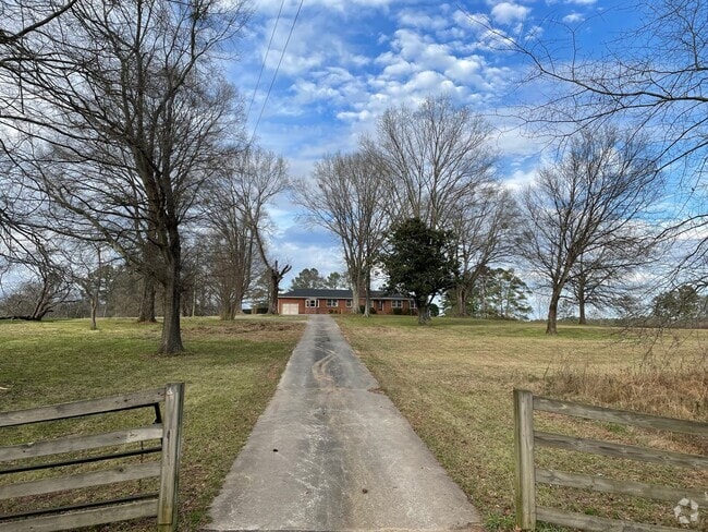 Building Photo - Executive 3/3 House in Coosa on Acreage $1...