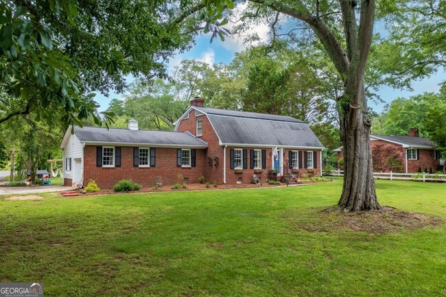 Building Photo - 227 W Lakeshore Dr