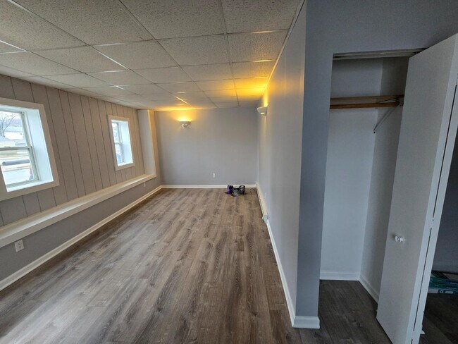 Photo - 518 Moen Ave