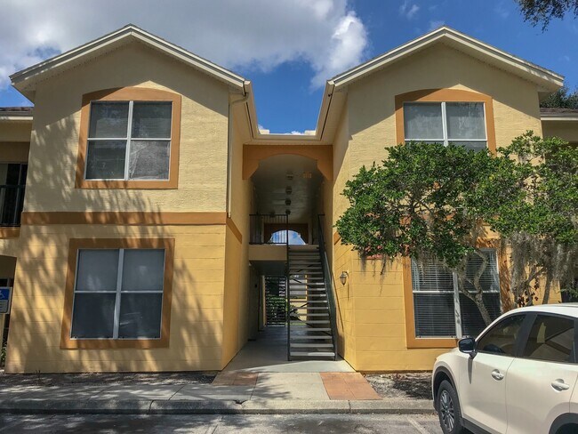 Building Photo - 2 Bedroom Condo For Rent in Carrollwood! Unit 101