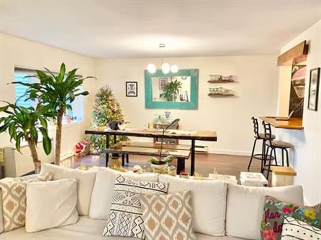 Photo - 2 Bedroom Condo South End of Burlington