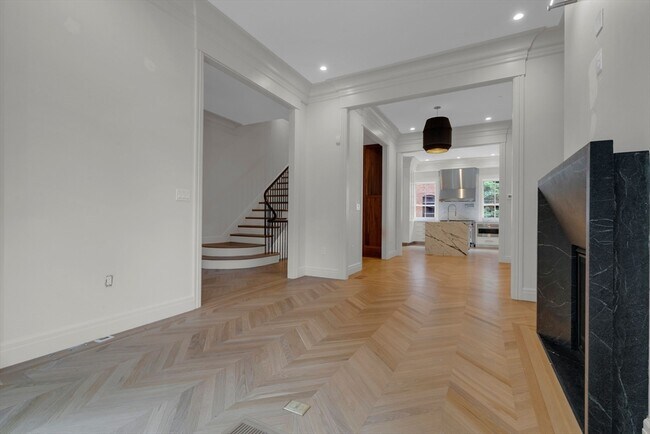 Photo - 352 Marlborough St