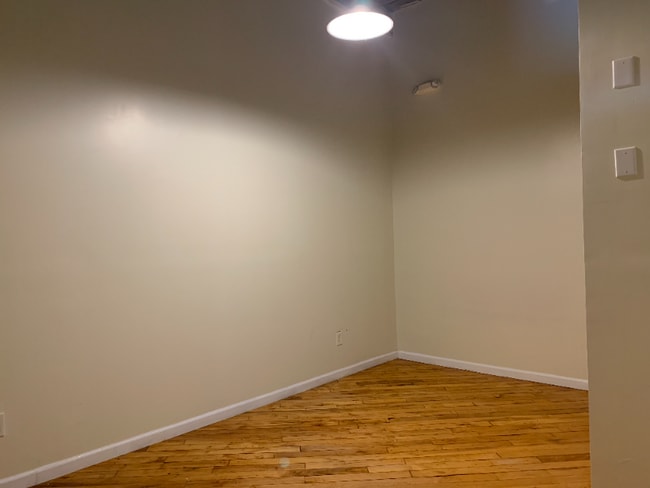 Building Photo - 1417 Kemper St Rental