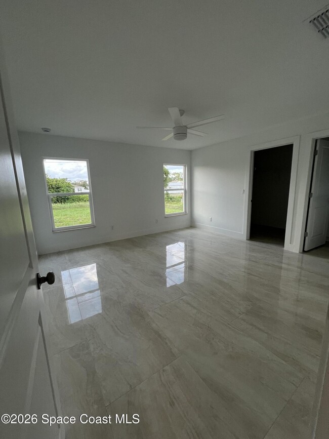 Photo - 1625 Waneta St SE