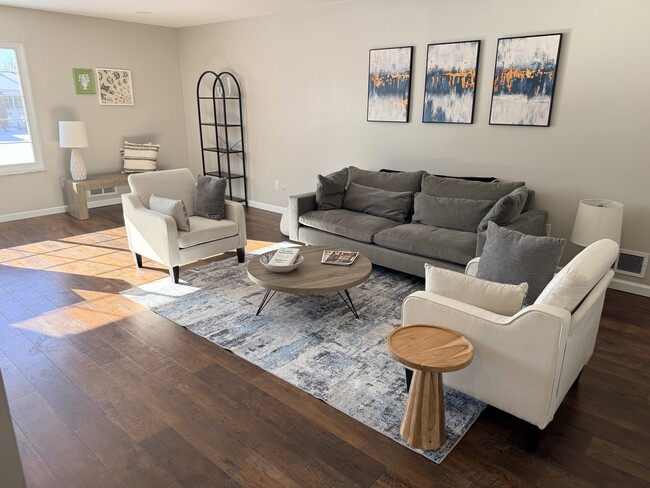 Photo - 670 E Fox Hills Dr Unidad 109