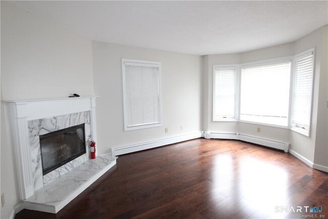 Photo - 7 Bittersweet Ln