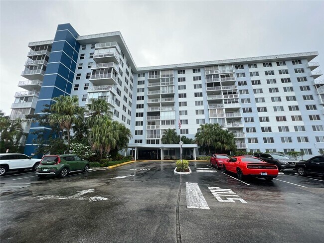 Photo - 4200 Hillcrest Dr Condo Unit 900