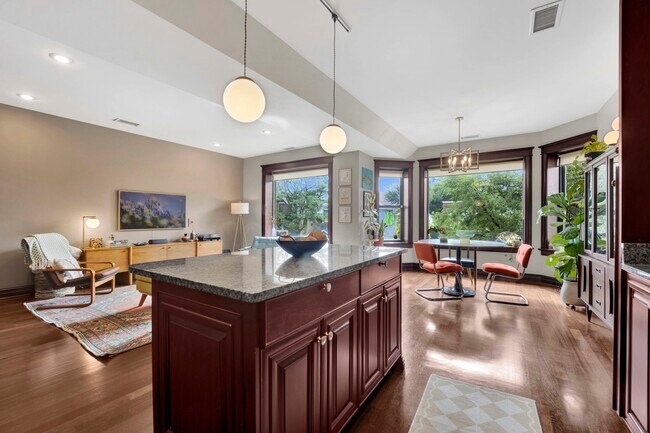Photo - 3106-08 W Lyndale St