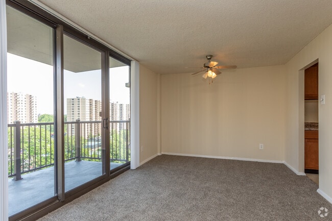 1BR, 1BA - 770 SF
