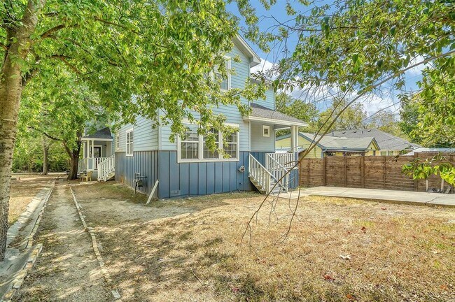 Photo - 2115 E 18th St