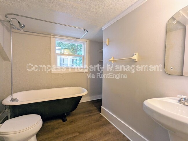 Photo - 716 Kellogg St SE Unit 2