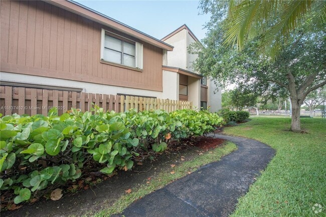 Building Photo - 10945 SW 113th Pl Unit 1B Rental