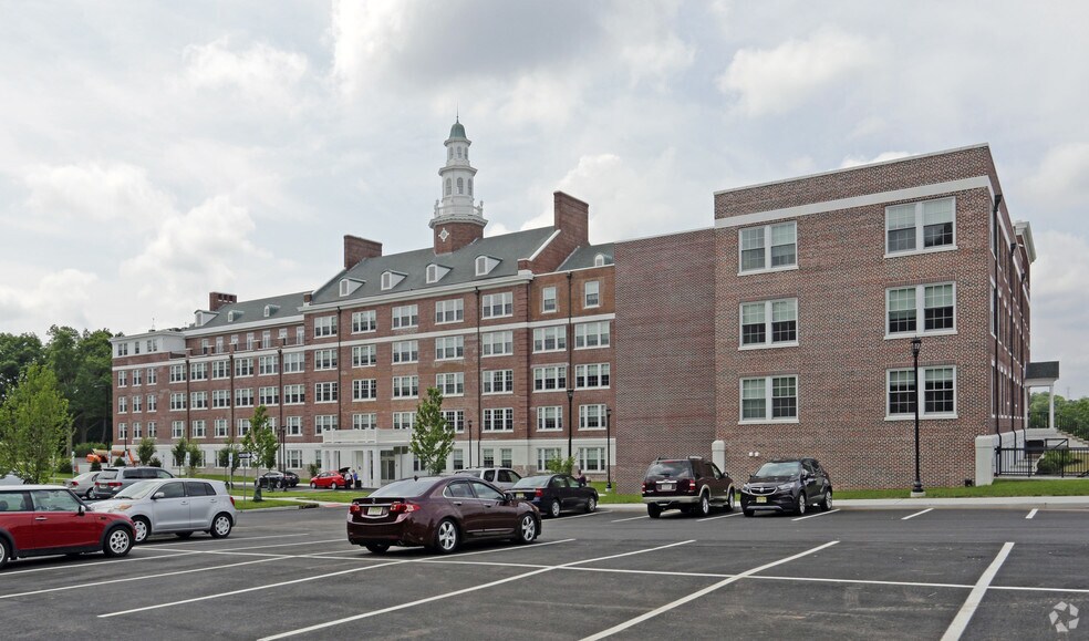 Residence at Roosevelt Park 62+ SENIOR Apartments For Rent in Edison