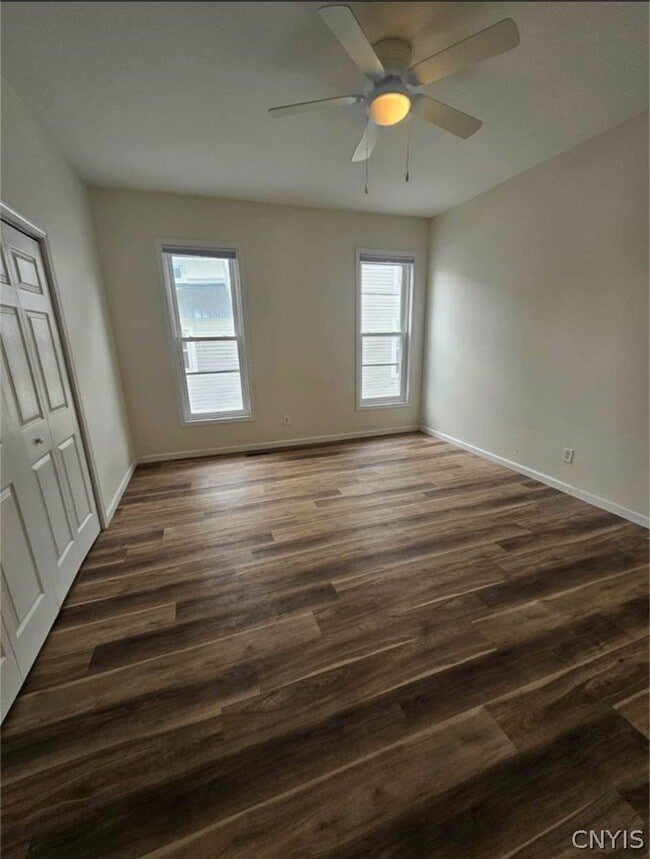 Photo - 123 N School St