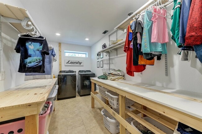 HUGE upstairs laundry - 2691 Blue Mound Rd W