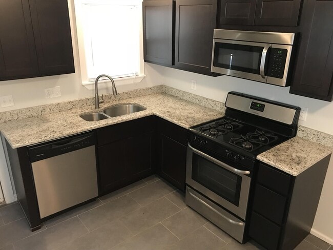 Photo - 1515 N Louisa Ave