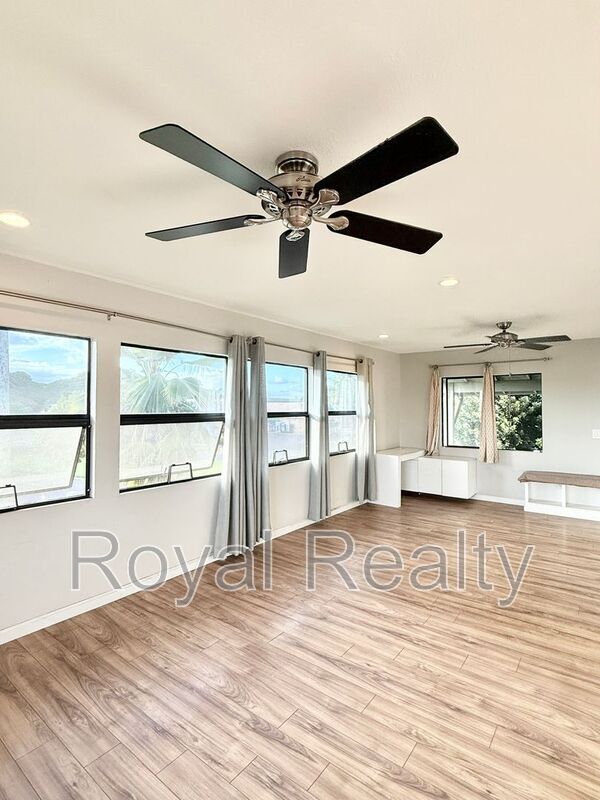 Building Photo - 95-349 Kuahelani Ave Unit #T