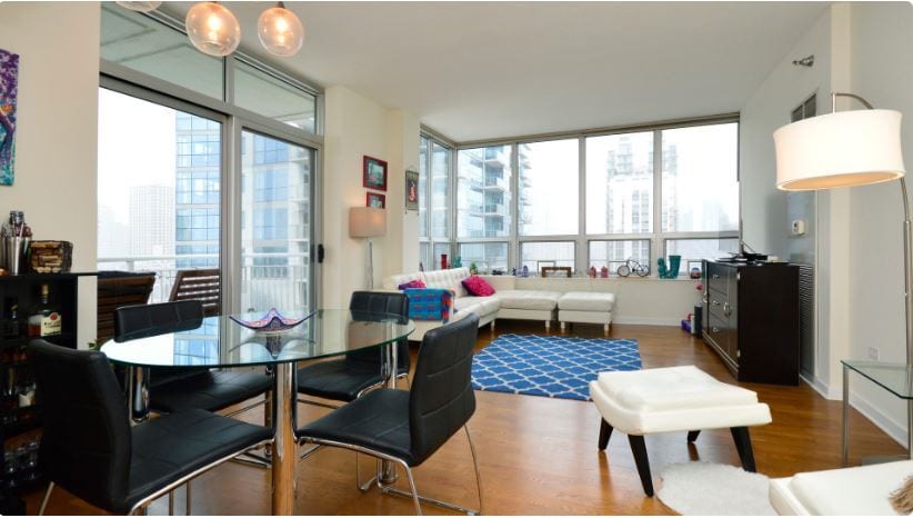 Photo - 330 W Grand Ave (Chicago, IL)