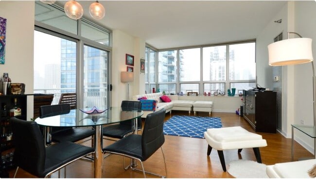 Photo - 330 W Grand Ave Unidad 1606 Rental