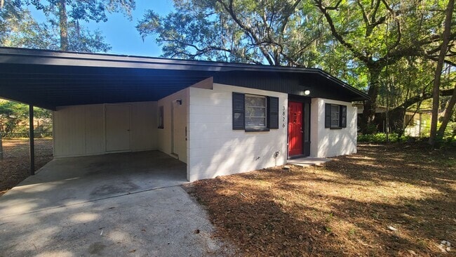 Building Photo - Fully Renovated 3/1 with huge fenced-in ba... Rental