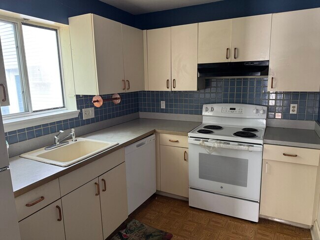 Photo - 117 Hamden Ave Unit APT F