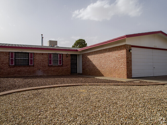 Building Photo - PRICED TO RENT QUICKLY!! Rental