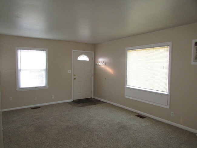 Photo - 2 BEDROOM | 1 BATH | SINGLE GARAGE | ROBBINSDALE | 12 MONTH LEASE