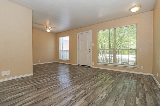 Photo - 2701 Green Oaks Rd