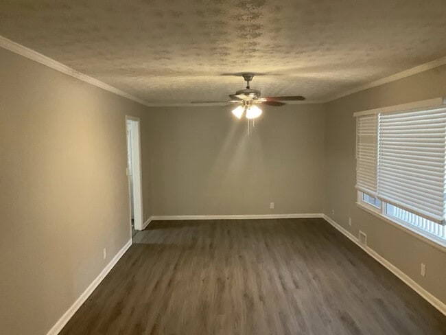 Photo - 1915 Timothy Dr SW