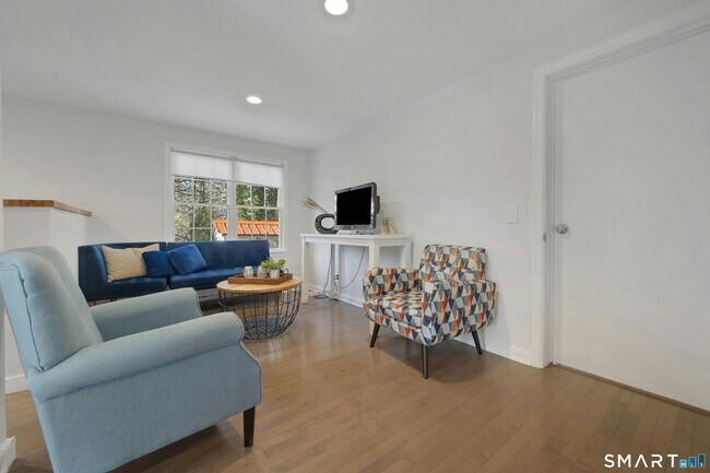 Photo - 4 Whitney St