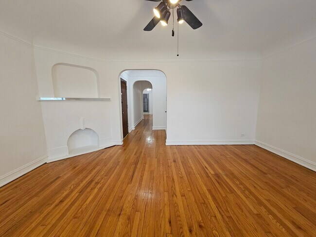 Photo - 2454 W Catalpa Ave Unit 2