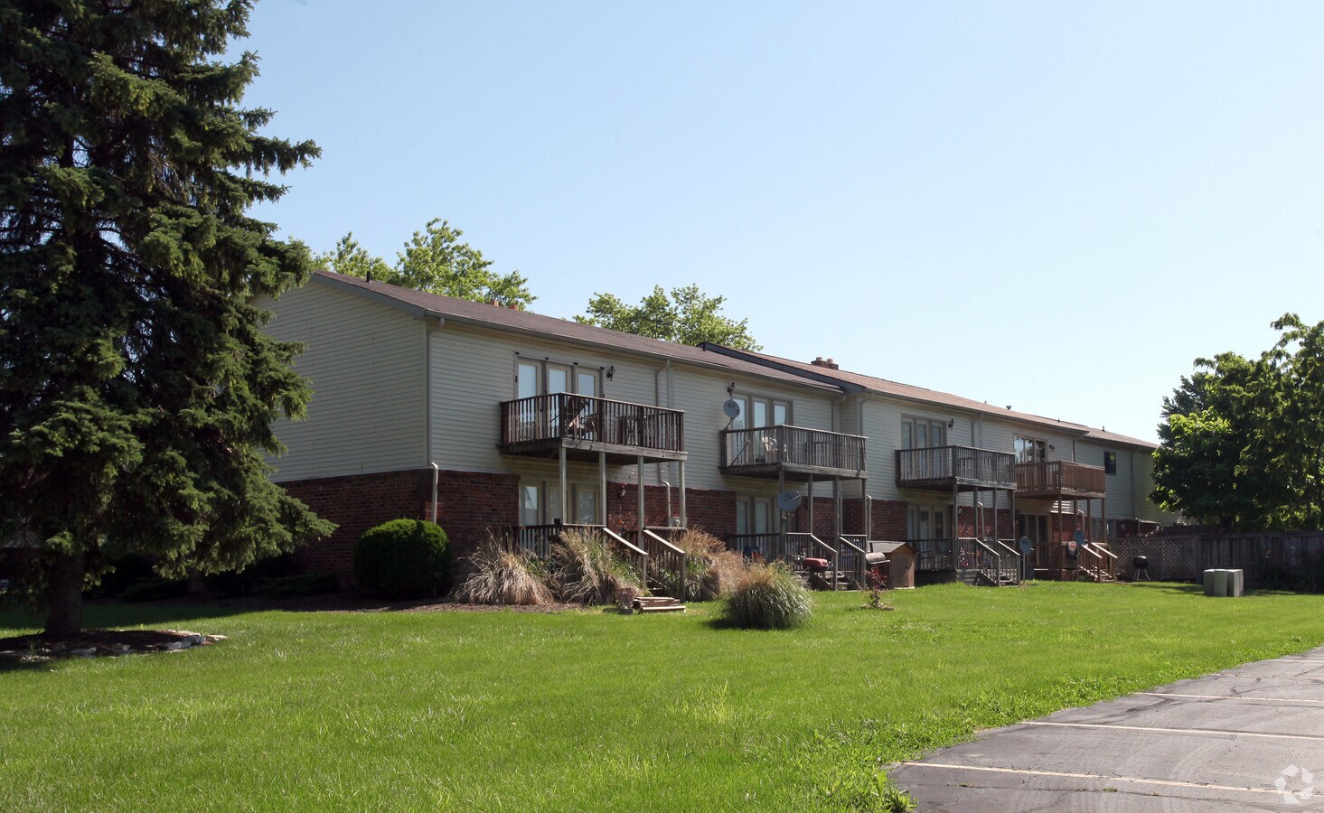 Photo - Raintree Commons