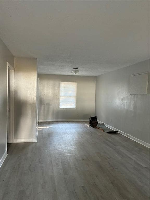 Photo - 613 Wesley Ln E