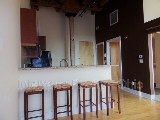 150 E Main St