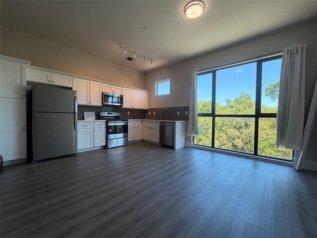 Building Photo - 2727 Houston Ave Unit 302