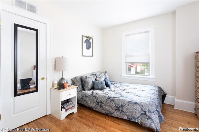 Photo - 15004 Saint Paul St