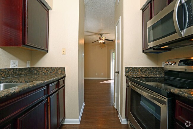 Bridgehead Apartments For Rent In Austin Tx Forrent 644sf One Bedroom Kitchen Bridgehead Apartments