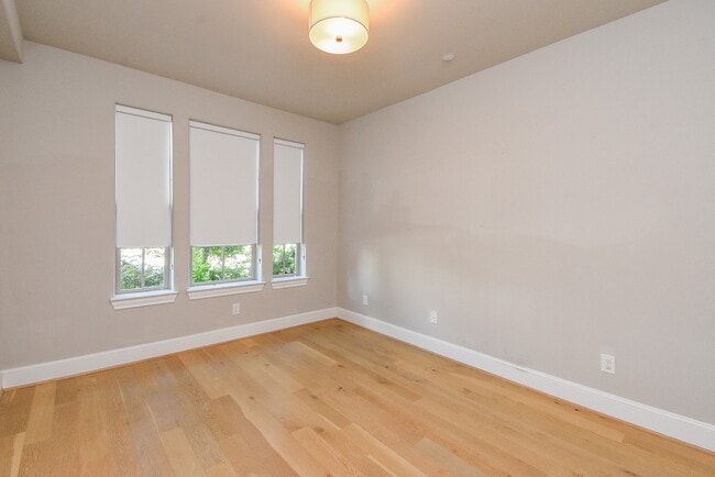 Photo - 1005 St Charles St