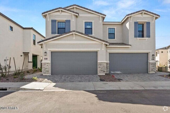 Building Photo - 4815 E Village Dr Rental