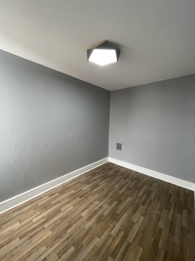 Photo - 1919 Dalkeith St